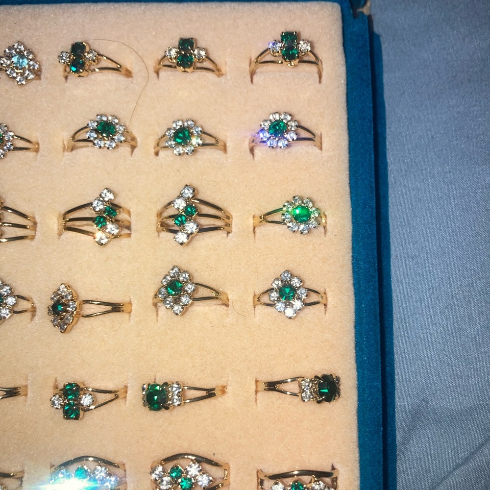 Vintage Adjustable Green Birthstone and Gold Tone Fashion Ring (pick1) - Picture 4 of 5